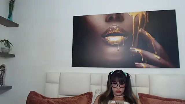 Snapshot of NicoletBlossom chatting on May 19, 2026, 6:47 pm NicoletBlossom online show from May 19, 2026, 6:47 pm