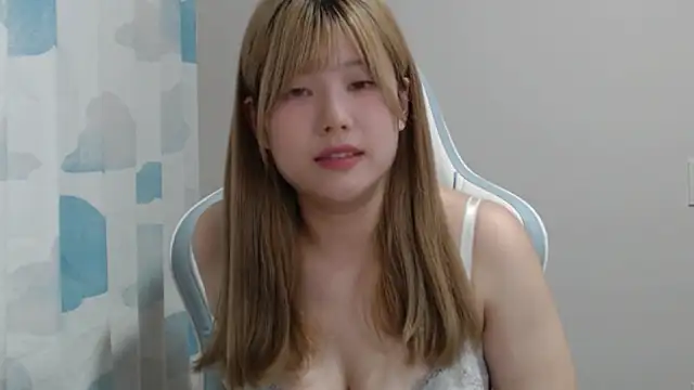 Snapshot of asuka_xoxo chatting on September 22, 2025, 8:11 pm asuka xoxo online show from September 22, 2025, 8:11 pm