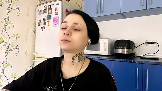 Snapshot of CandaceBlaze chatting on October 13, 2025, 8:20 pm CandaceBlaze online show from October 13, 2025, 8:20 pm