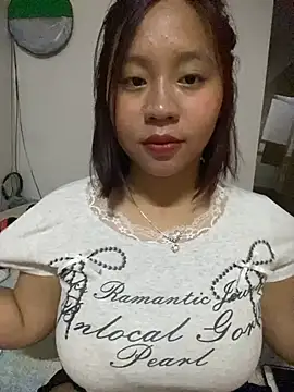 maianhcute online show from October 25, 2025, 2:13 pm