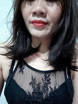 Snapshot of Singlemom69x chatting on May 7, 2026, 1:11 am Singlemom69x online show from May 7, 2026, 1:11 am