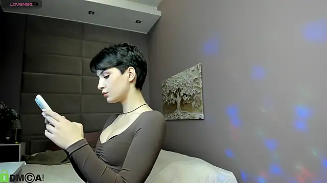 Snapshot of Adeline_Perle chatting on October 10, 2025, 1:48 am Adeline Perle online show from October 10, 2025, 1:48 am