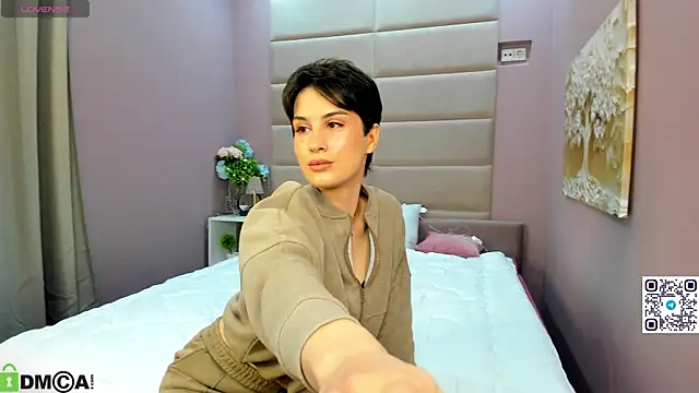 Snapshot of Adeline_Perle chatting on October 21, 2025, 1:06 am Adeline Perle online show from October 21, 2025, 1:06 am