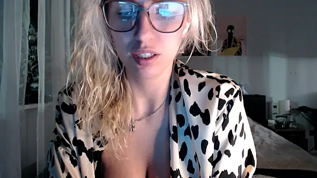 VivianCoke online show from March 1, 2026, 5:04 pm