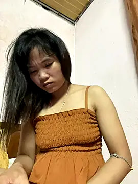 Ngoc-bbi online show from September 18, 2025, 4:42 pm