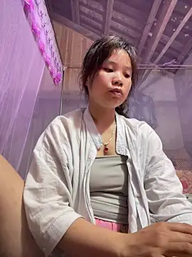 Ngoc-bbi online show from April 23, 2026, 12:51 pm