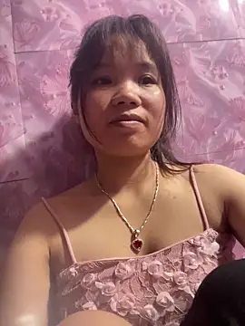 Ngoc-bbi online show from May 3, 2026, 3:40 pm