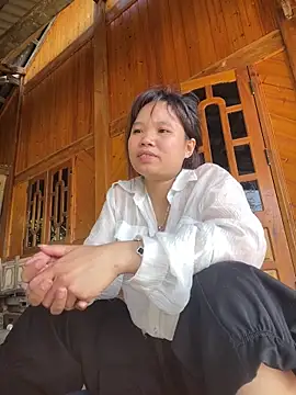 Ngoc-bbi online show from May 5, 2026, 10:56 am