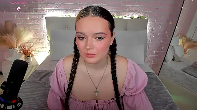 Snapshot of HeyMary chatting on September 19, 2025, 5:09 am HeyMary online show from September 19, 2025, 5:09 am