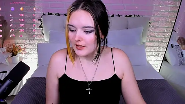 Snapshot of HeyMary chatting on October 8, 2025, 11:08 am HeyMary online show from October 8, 2025, 11:08 am