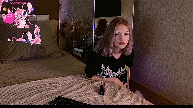 EsmeMayhem online show from September 19, 2025, 5:09 am