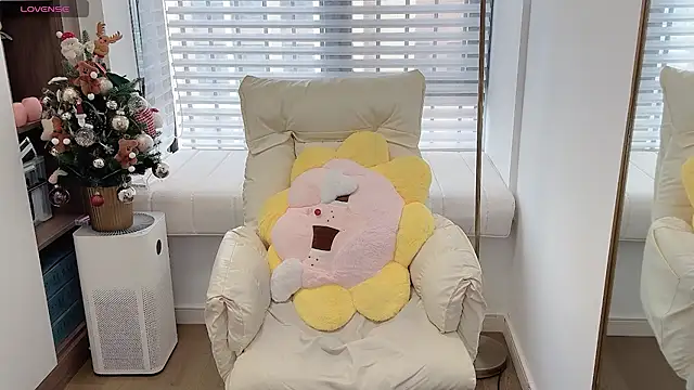 Snapshot of BlueBaby-77 chatting on October 9, 2025, 4:21 am BlueBaby-77 online show from October 9, 2025, 4:21 am