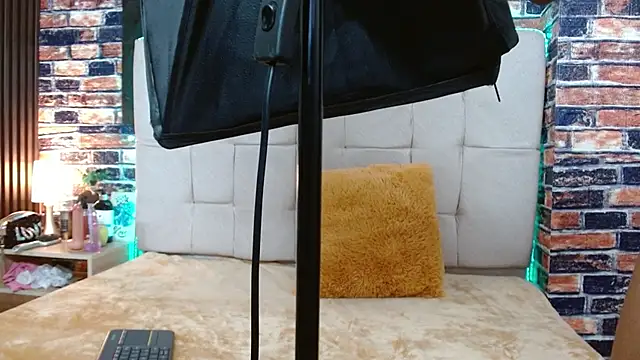 Snapshot of marilunabrown303av chatting on October 28, 2025, 2:09 pm marilunabrown303av online show from October 28, 2025, 2:09 pm