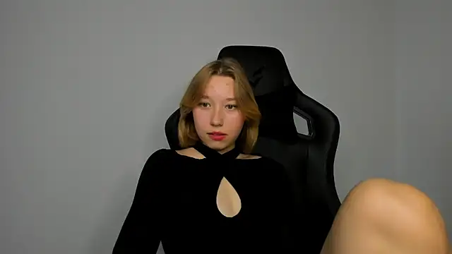 Snapshot of Agatha_May chatting on October 10, 2025, 11:20 am Agatha May online show from October 10, 2025, 11:20 am