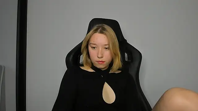 Snapshot of Agatha_May chatting on October 11, 2025, 12:04 pm Agatha May online show from October 11, 2025, 12:04 pm