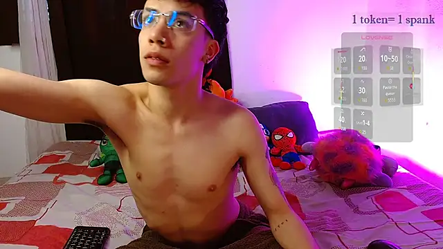 aaronjames1 online show from December 18, 2025, 10:38 pm