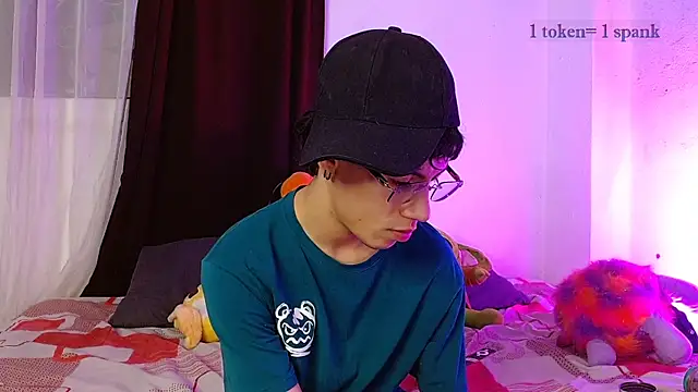 aaronjames1 online show from December 20, 2025, 1:34 am