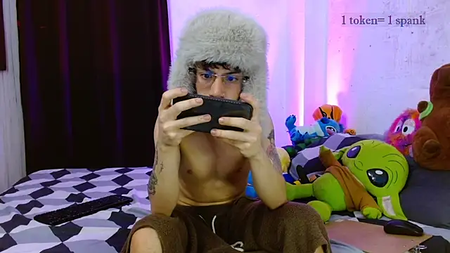 aaronjames1 online show from January 6, 2026, 11:51 pm