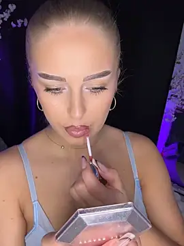 AubrieleRouj1 online show from March 3, 2026, 5:19 pm