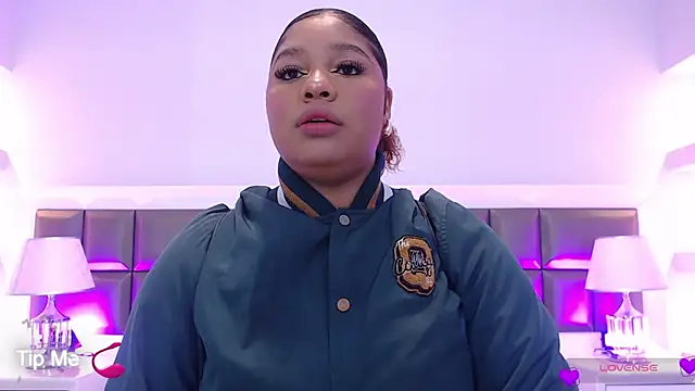 Snapshot of LennaEvans chatting on October 6, 2025, 10:45 am LennaEvans online show from October 6, 2025, 10:45 am