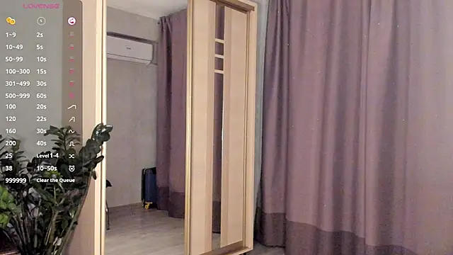 Snapshot of SaraShine_ chatting on September 29, 2025, 8:02 pm SaraShine online show from September 29, 2025, 8:02 pm