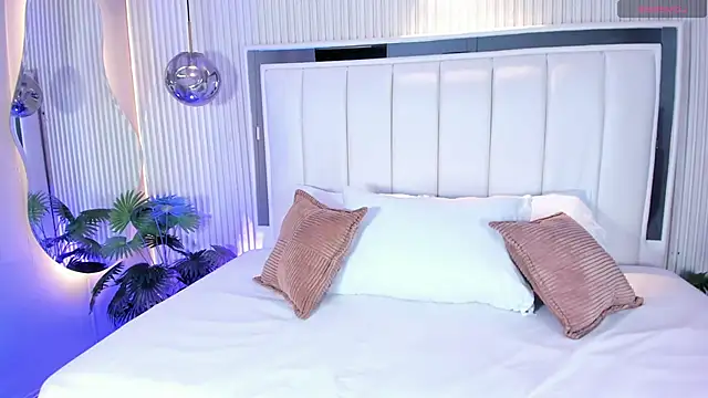 MariathLittle online show from October 28, 2025, 5:37 pm