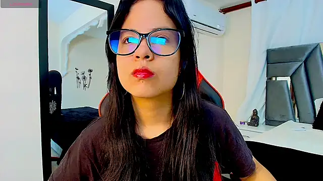 MiniLove 01 online show from March 11, 2026, 12:11 pm