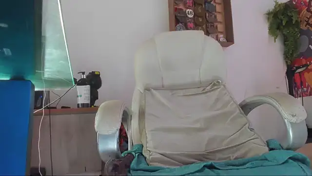 Snapshot of mila_dash chatting on October 15, 2025, 1:22 pm mila dash online show from October 15, 2025, 1:22 pm