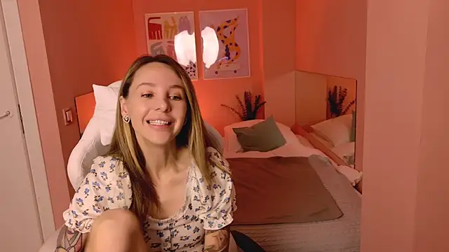 Snapshot of MiaGraham1 chatting on October 19, 2025, 5:13 pm MiaGraham1 online show from October 19, 2025, 5:13 pm