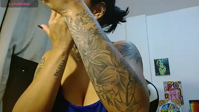 Snapshot of Divinejewel444 chatting on October 8, 2025, 8:12 am Divinejewel444 online show from October 8, 2025, 8:12 am