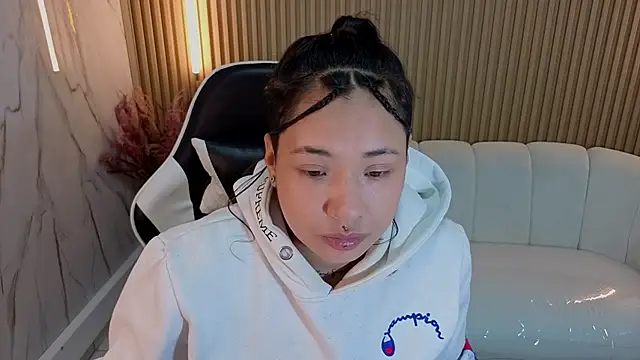 Snapshot of Hollypeyton_Tp chatting on October 31, 2025, 1:12 pm Hollypeyton Tp online show from October 31, 2025, 1:12 pm