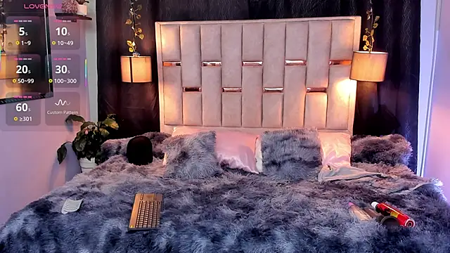 Snapshot of melody-rouss chatting on September 30, 2025, 7:13 am melody-rouss online show from September 30, 2025, 7:13 am