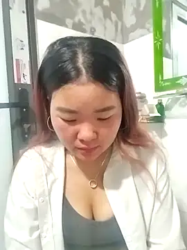 lylylove online show from April 29, 2026, 11:44 pm