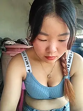 lylylove online show from June 14, 2026, 2:09 am