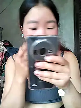 lylylove online show from June 22, 2026, 1:29 am