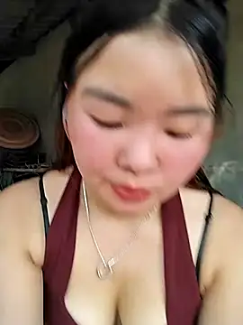 lylylove online show from July 12, 2026, 3:52 am