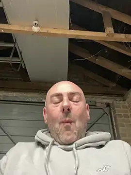 Snapshot of Richmcgee chatting on March 18, 2026, 8:23 pm Richmcgee online show from March 18, 2026, 8:23 pm