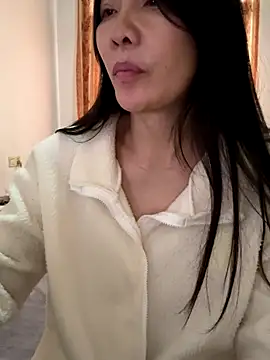 xiiuuff18 online show from November 11, 2025, 2:00 am