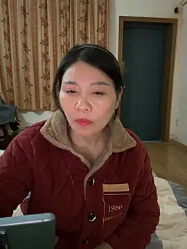 Snapshot of xiiuuff18 chatting on February 12, 2026, 12:00 pm xiiuuff18 online show from February 12, 2026, 12:00 pm
