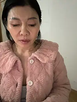Snapshot of xiiuuff18 chatting on February 19, 2026, 12:01 pm xiiuuff18 online show from February 19, 2026, 12:01 pm