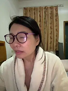 Snapshot of xiiuuff18 chatting on April 22, 2026, 11:12 am xiiuuff18 online show from April 22, 2026, 11:12 am
