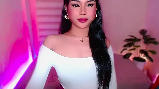 Snapshot of MissRumi_Hunter chatting on May 17, 2026, 9:44 pm MissRumi Hunter online show from May 17, 2026, 9:44 pm