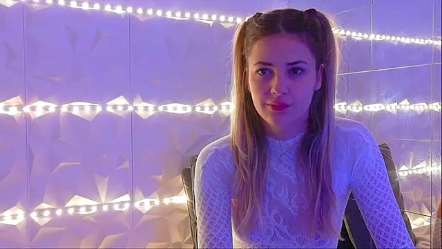 Aishha  online show from October 27, 2025, 6:06 am