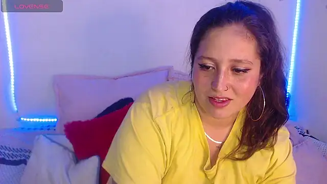 nahomy jonhs online show from October 13, 2025, 3:39 am