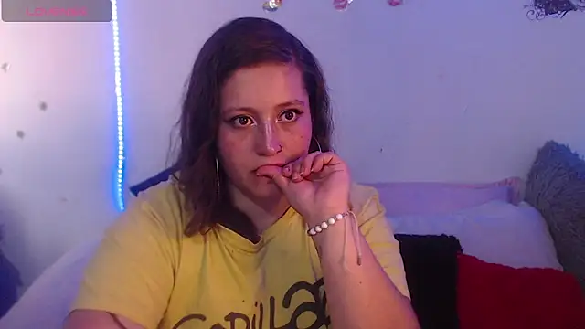 nahomy jonhs online show from October 21, 2025, 9:15 pm