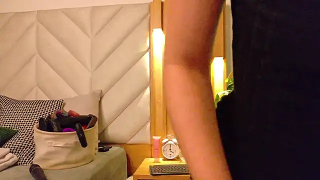 Zafiro Gem  online show from September 15, 2025, 8:31 pm