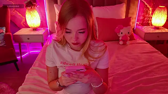 Snapshot of MellisaLanee chatting on September 24, 2025, 4:10 pm MellisaLanee online show from September 24, 2025, 4:10 pm