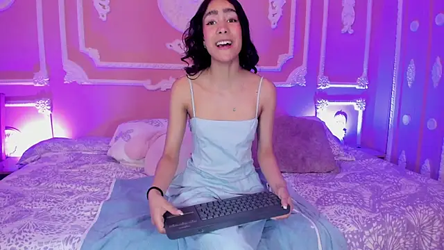 aitana johns online show from October 9, 2025, 12:25 pm