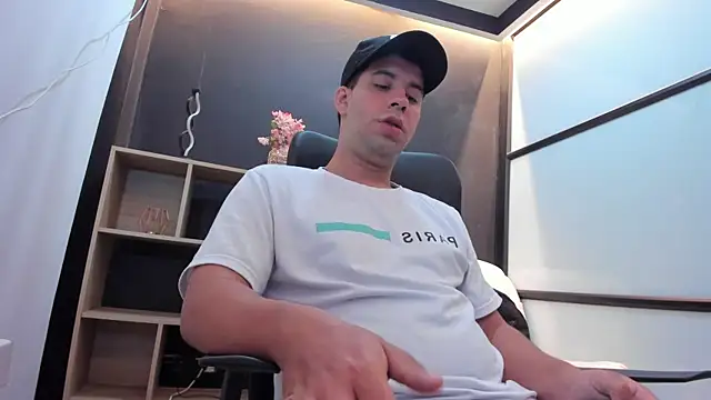 JhoanMontes online show from September 16, 2025, 7:37 pm