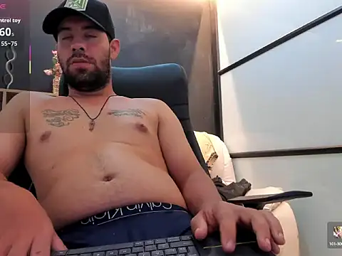 JhoanMontes online show from October 6, 2025, 8:39 pm